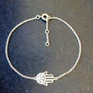 Silver tone dainty Hamsa protecting hand talisman bracelet, adjustable